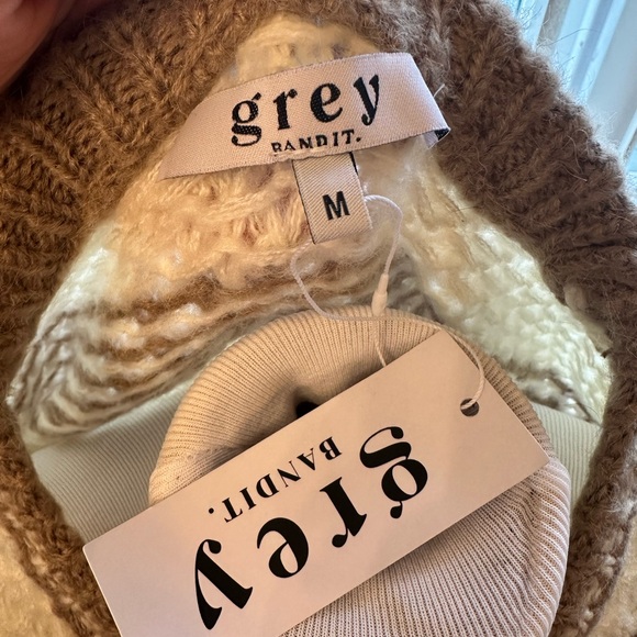 Grey Bandit Dana Sweater - Small NWT - Picture 7 of 9